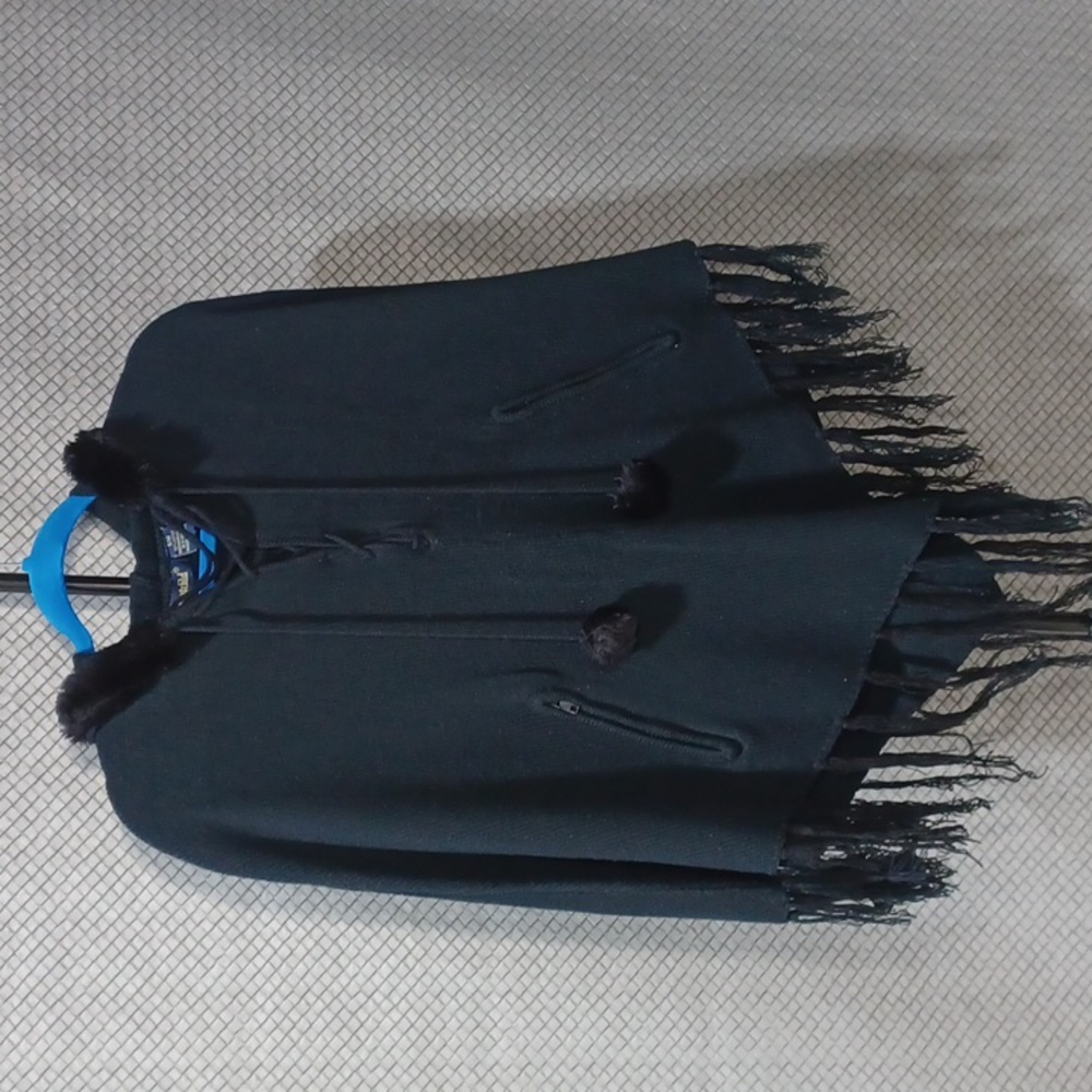 DeRotchild size S/M Black Fringe Vintage Knit Poncho